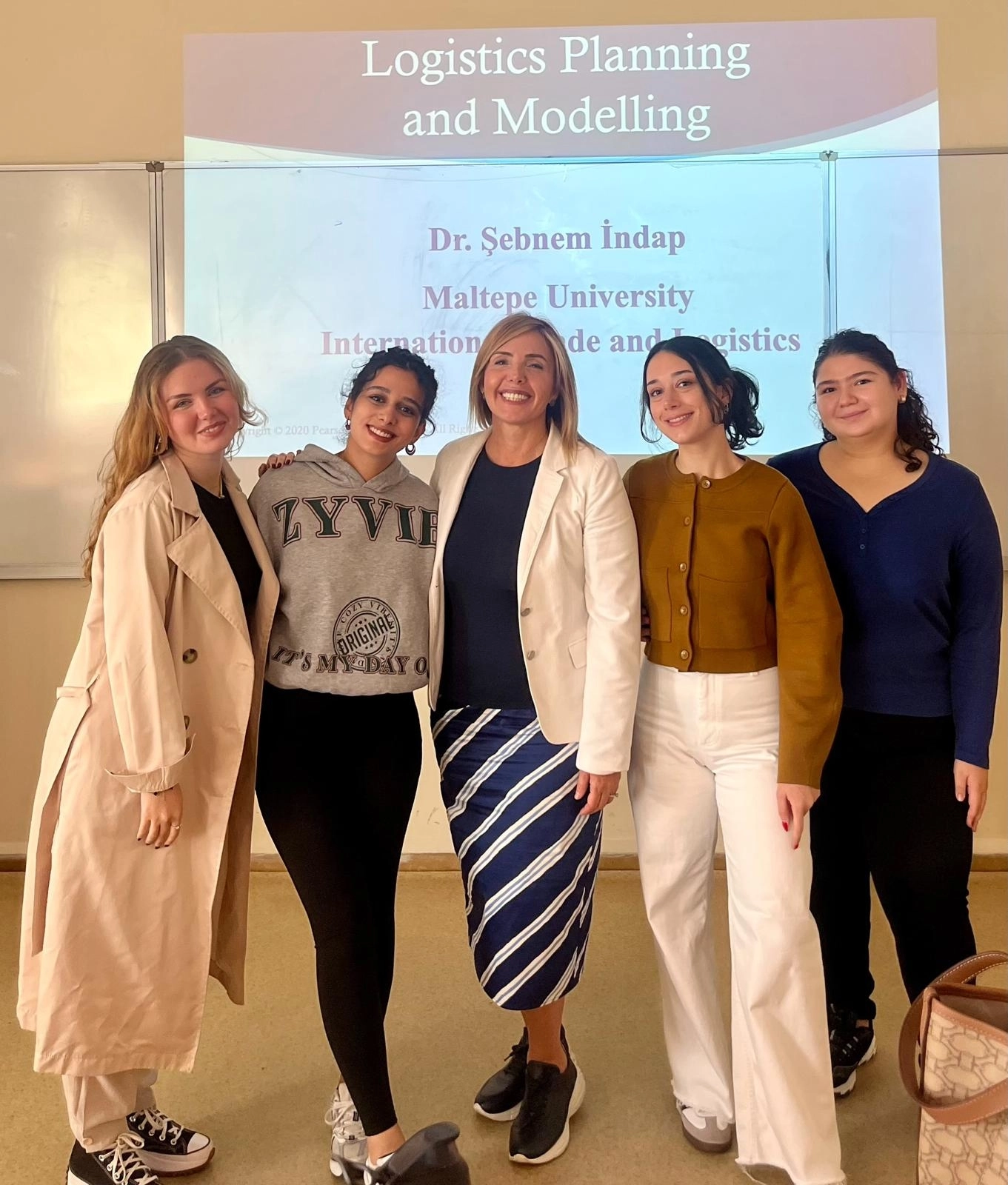 Dr. Şebnem Ergüney İndap’tan Yapay Zekâ ve Karar Zekâsı Odaklı Çalışmalar Akademi ve iş dünyasındaki 25 yılı aşkın deneyimini dijital dönüşüm ve yapay zekâ alanındaki çalışmalarına taşıyor